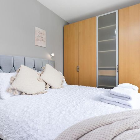 Crewe Apartment - 2 Bed, Free Off Street Parking And Private Garden EDI Exteriér fotografie